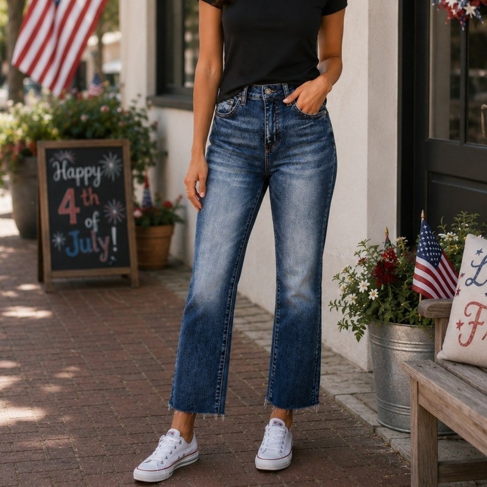 022 Judy Blue Relaxed Fit Denim Jeans (Size 5/27, EUC)
